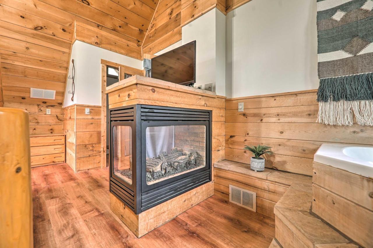 Cozy Retreat With Porch And Double Jj Resort Access! Rothbury 외부 사진